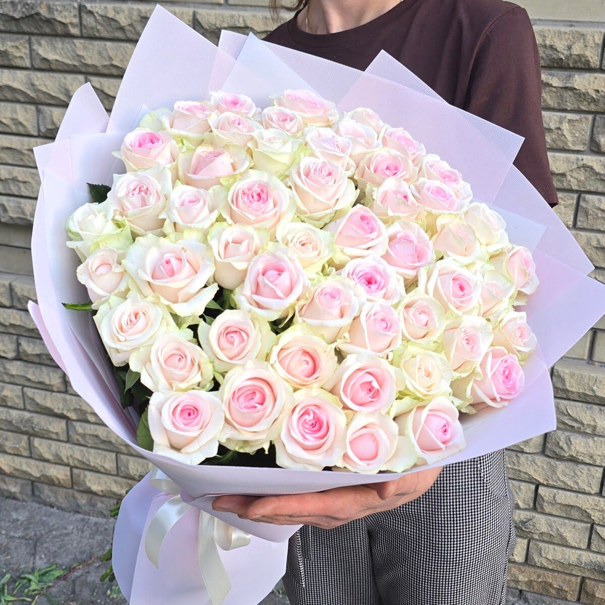 Роза нежно-розовая 51шт